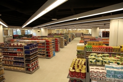 上海外高橋進(jìn)口商品直銷中心安亭店24日試營業(yè)，日用百貨成亮點(diǎn)